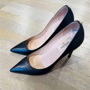 Valentino Garavani Rockstud Leather Black Pointed Toe Stiletto Heel Pumps 37